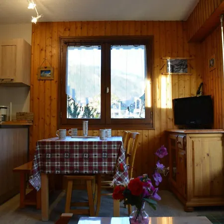 Apartment 4 Pers. Proche Patinoire Et Pistes, Parking, Menage Inclus, Navette A Proximite - Fr-1-241-157