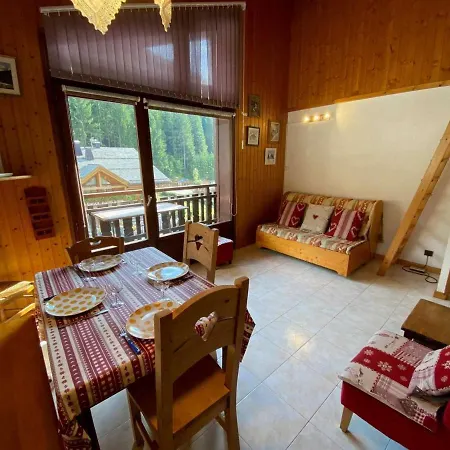 4 Pers. Proche Patinoire Et Pistes, Parking, Menage Inclus, Navette A Proximite - Fr-1-241-157 Apartment