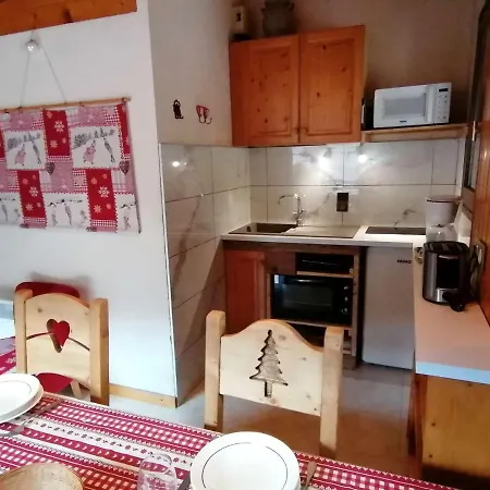 4 Pers. Proche Patinoire Et Pistes, Parking, Menage Inclus, Navette A Proximite - Fr-1-241-157 Apartment
