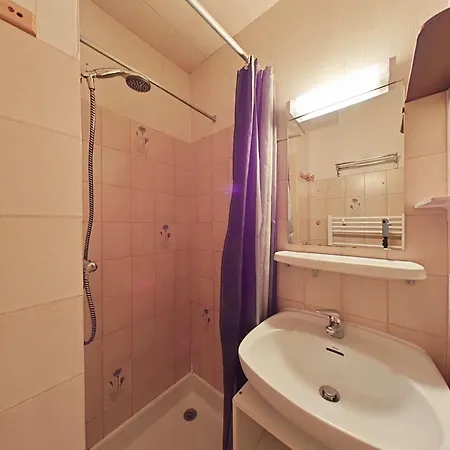 4 Pers. Proche Patinoire Et Pistes, Parking, Menage Inclus, Navette A Proximite - Fr-1-241-157