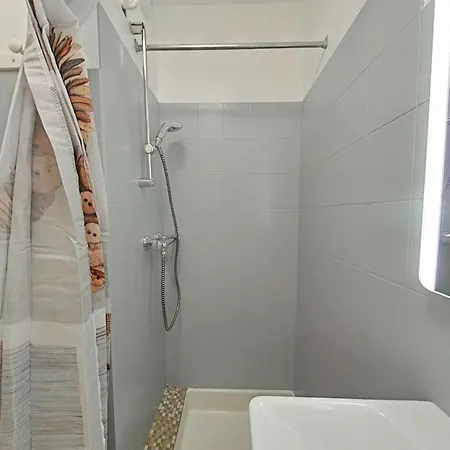 Studio/cabine/mezz 5 Pers Avec Navette, A 600m Du Centre - Appartement *